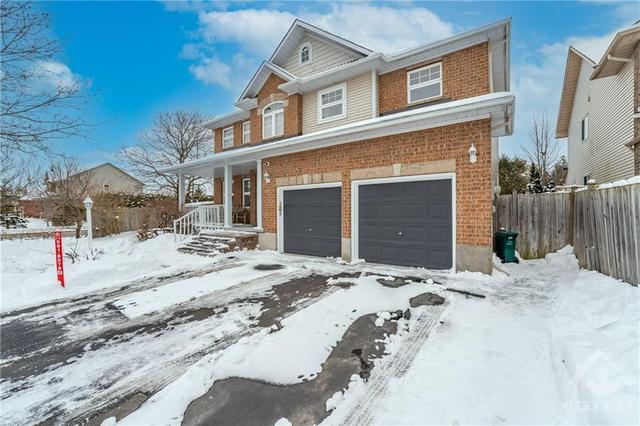 28 Thresher Avenue, House detached with 4 bedrooms, 3 bathrooms and 6 parking in Ottawa ON | Image 2