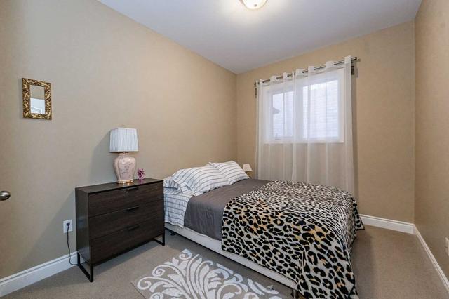 3285 Timeless Dr E, House detached with 3 bedrooms, 2 bathrooms and 6 parking in Oakville ON | Image 25