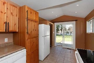 684 Trinity St, House detached with 2 bedrooms, 1 bathrooms and 14 parking in Innisfil ON | Image 7