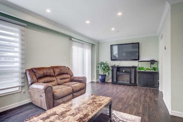 26 Hinchley Wood Grve, House semidetached with 3 bedrooms, 3 bathrooms and 5 parking in Brampton ON | Image 3