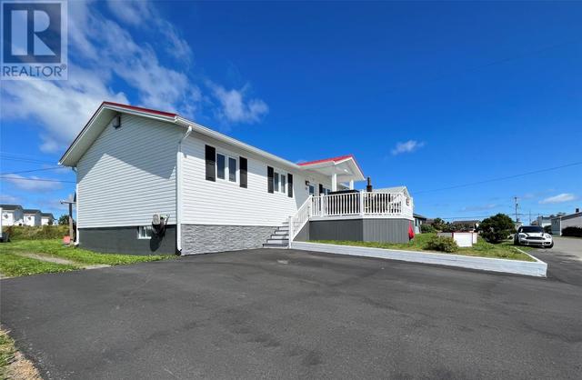 52 Hickman Street, House detached with 2 bedrooms, 2 bathrooms and null parking in Grand Bank NL | Image 2