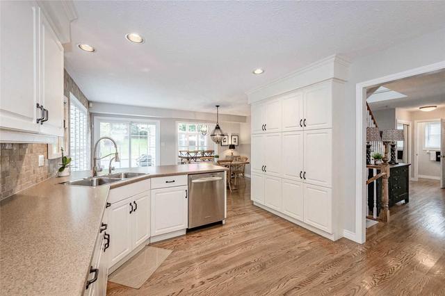 111 Ptarmigan Dr, House detached with 3 bedrooms, 3 bathrooms and 5 parking in Guelph ON | Image 5
