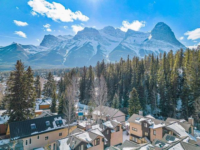 2 - 125 Rundle Crescent, Home with 3 bedrooms, 2 bathrooms and 2 parking in Canmore AB | Image 3
