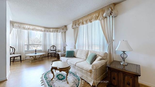 206 - 1121 Steeles Ave W, Condo with 2 bedrooms, 2 bathrooms and 1 parking in Toronto ON | Image 2