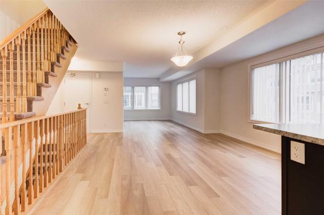 82 - 2500 Hill Rise Crt, Condo with 3 bedrooms, 2 bathrooms and 1 parking in Oshawa ON | Image 7