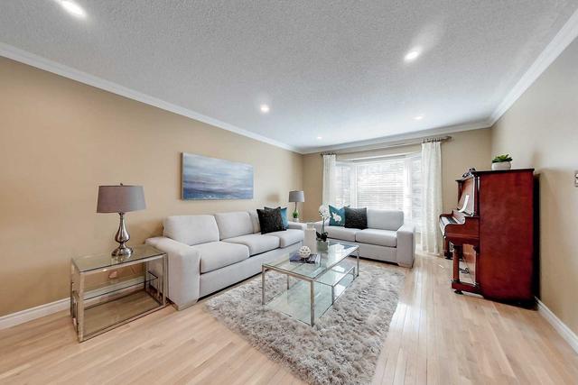 1773 Melody Dr, House detached with 4 bedrooms, 3 bathrooms and 4 parking in Mississauga ON | Image 2