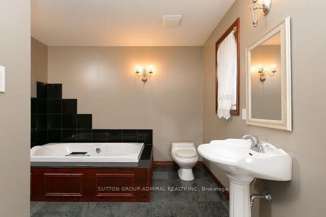 589 Belview Ave, House detached with 4 bedrooms, 3 bathrooms and 4 parking in Vaughan ON | Image 7
