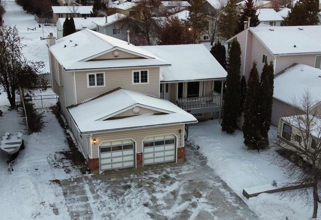 9629 72 Avenue, House detached with 5 bedrooms, 3 bathrooms and 6 parking in Grande Prairie AB | Image 3