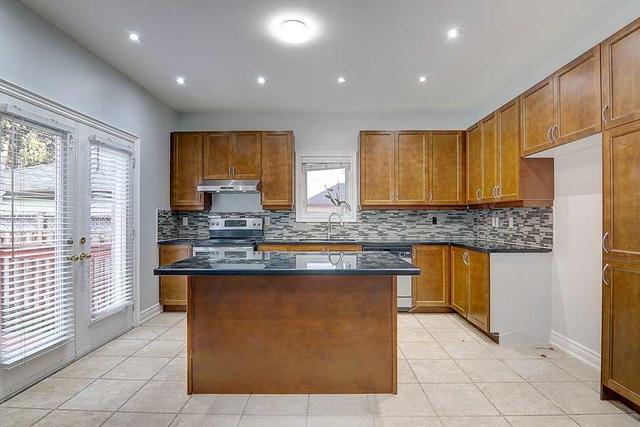 364 Horner Ave, House semidetached with 3 bedrooms, 3 bathrooms and 1 parking in Toronto ON | Image 7