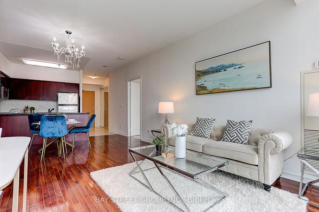 2011 - 509 Beecroft Rd, Condo with 2 bedrooms, 2 bathrooms and 1 parking in Toronto ON | Image 8