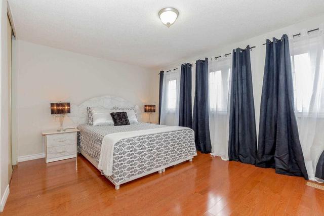 5 Dupont Crt, House detached with 4 bedrooms, 4 bathrooms and 6 parking in Brampton ON | Image 9