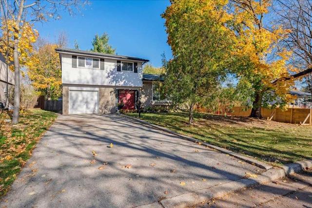 1253 Kensington Park Rd, House detached with 4 bedrooms, 2 bathrooms and 5 parking in Oakville ON | Card Image