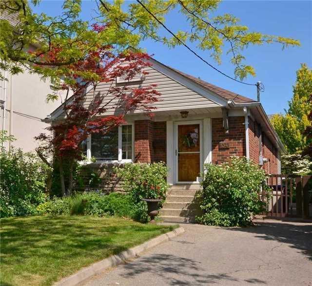 134 Joicey Blvd, House detached with 2 bedrooms, 2 bathrooms and 2 parking in Toronto ON | Image 1