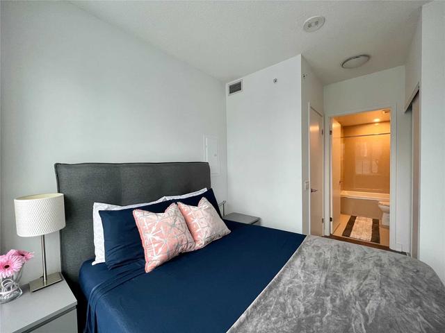 4311 - 125 Blue Jays Way, Condo with 3 bedrooms, 2 bathrooms and 1 parking in Toronto ON | Image 9