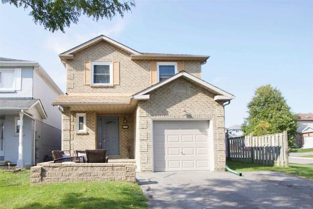 131 Sagebrush St, House attached with 3 bedrooms, 2 bathrooms and 5 parking in Oshawa ON | Image 1