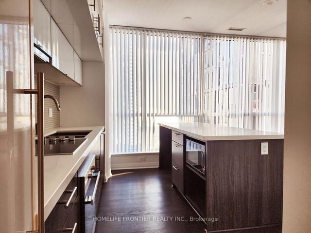 2408 - 8 Mercer St, Condo with 3 bedrooms, 2 bathrooms and 1 parking in Toronto ON | Image 5