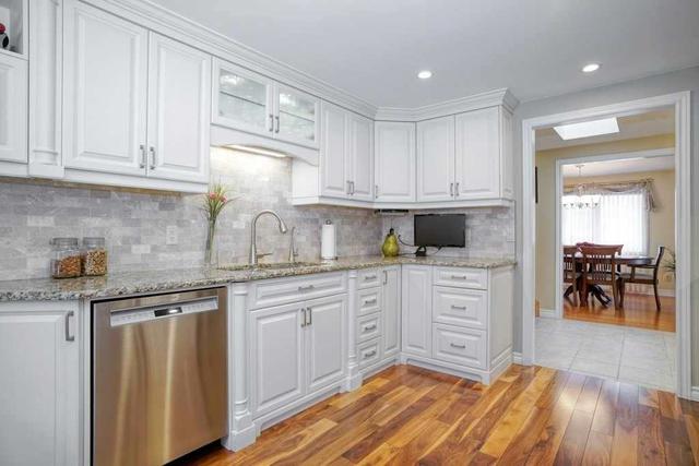 8 Lowell St S, House detached with 3 bedrooms, 3 bathrooms and 6 parking in Cambridge ON | Image 4