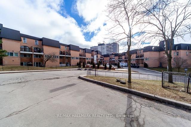 2032 - 100 Mornelle Crt, Townhouse with 2 bedrooms, 2 bathrooms and 1 parking in Toronto ON | Image 27