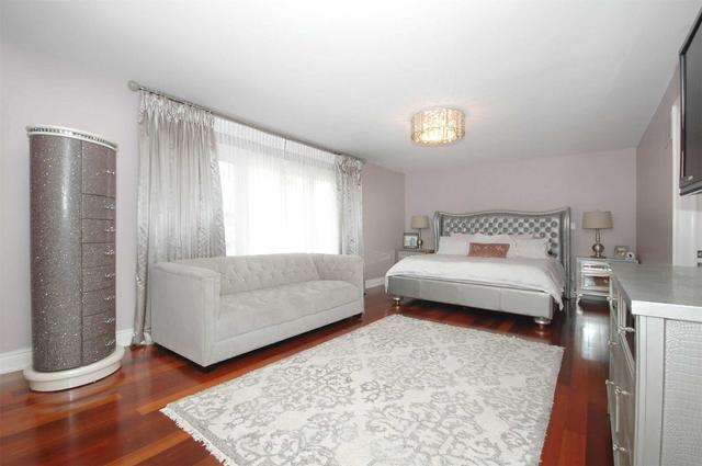 1093 Fleet St, House detached with 4 bedrooms, 4 bathrooms and 9 parking in Mississauga ON | Image 4