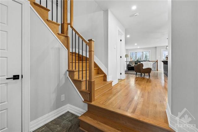106 Porter Street, Townhouse with 3 bedrooms, 4 bathrooms and 3 parking in Ottawa ON | Image 3