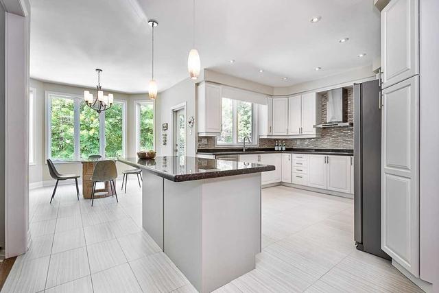 1838 Glenvista Dr, House detached with 4 bedrooms, 5 bathrooms and 5 parking in Oakville ON | Image 2