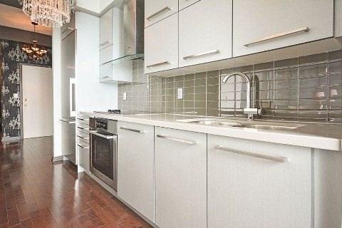 Sph4909 - 55 Bremner Blvd, Condo with 2 bedrooms, 2 bathrooms and 1 parking in Toronto ON | Image 2
