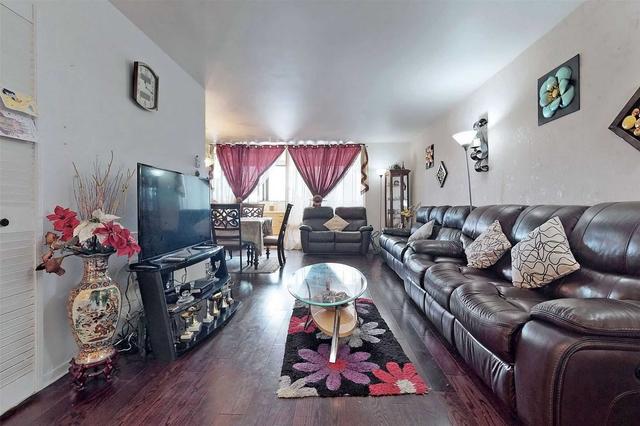 409 - 5 Massey Sq, Condo with 3 bedrooms, 2 bathrooms and 2 parking in Toronto ON | Image 2