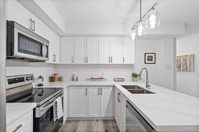 902 - 9 Shank St, Townhouse with 3 bedrooms, 1 bathrooms and 1 parking in Toronto ON | Image 5