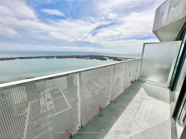 6508 - 100 Harbour St, Condo with 0 bedrooms, 1 bathrooms and 0 parking in Toronto ON | Image 3