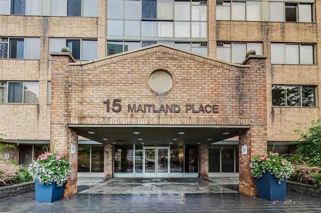 405 - 15 Maitland Pl, Condo with 2 bedrooms, 1 bathrooms and 1 parking in Toronto ON | Image 1