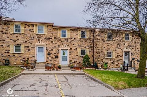 40 - 175 Cedar St W, Townhouse with 3 bedrooms, 3 bathrooms and 1 parking in Cambridge ON | Card Image
