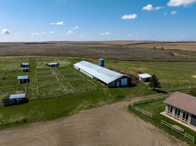 185038 Range Road 241, House detached with 5 bedrooms, 3 bathrooms and 10 parking in Vulcan County AB | Image 3