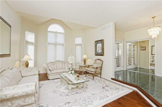 24 Tall Oaks Pl, House detached with 4 bedrooms, 3 bathrooms and 5 parking in Brampton ON | Image 4