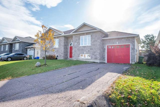 532 Macy Avenue, House detached with 4 bedrooms, 2 bathrooms and 3 parking in Laurentian Valley ON | Image 2