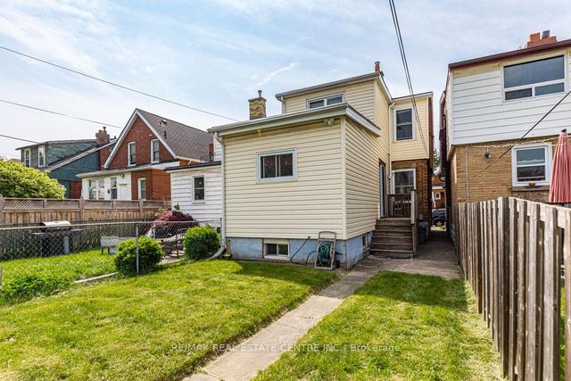 114 Grosvenor Ave N, House detached with 4 bedrooms, 2 bathrooms and 2 parking in Hamilton ON | Image 17
