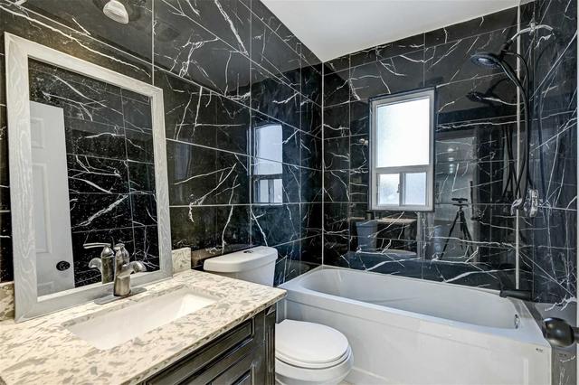 147 Lilian Dr, House detached with 3 bedrooms, 2 bathrooms and 4 parking in Toronto ON | Image 7