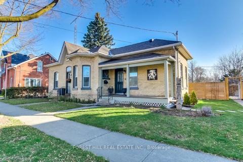 8 Superior St, House detached with 3 bedrooms, 1 bathrooms and 2 parking in Brantford ON | Card Image