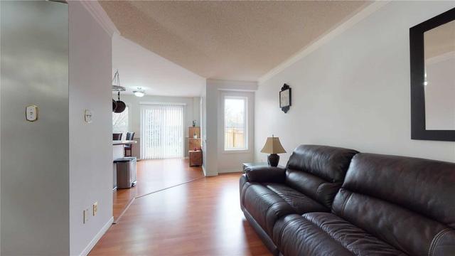 15 Ravenscliffe Crt, House attached with 3 bedrooms, 4 bathrooms and 4 parking in Brampton ON | Image 4