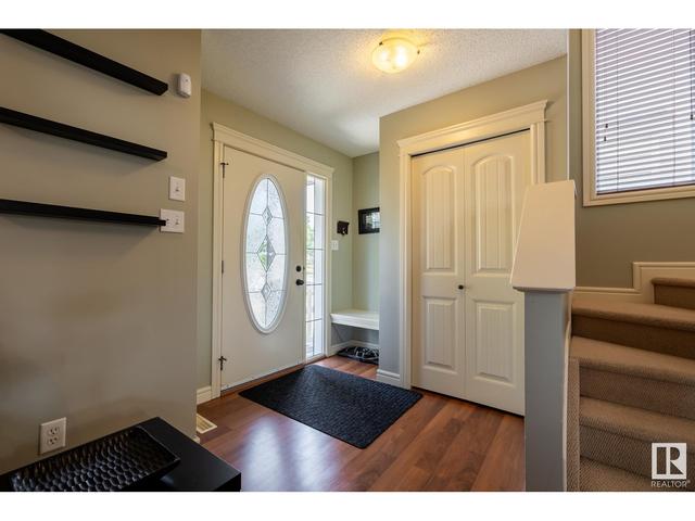 136 Summerwood Dr, House detached with 4 bedrooms, 3 bathrooms and 2 parking in Edmonton AB | Image 2
