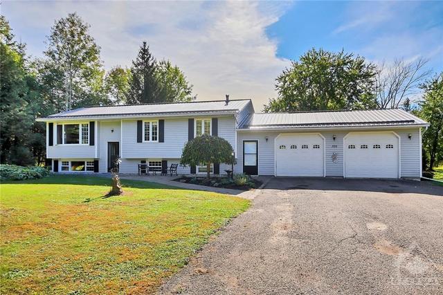316 County 25 Road, House detached with 4 bedrooms, 1 bathrooms and 8 parking in North Grenville ON | Image 2
