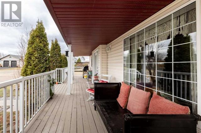 5416 49a Avenue, House detached with 4 bedrooms, 2 bathrooms and 1 parking in Alix AB | Image 2