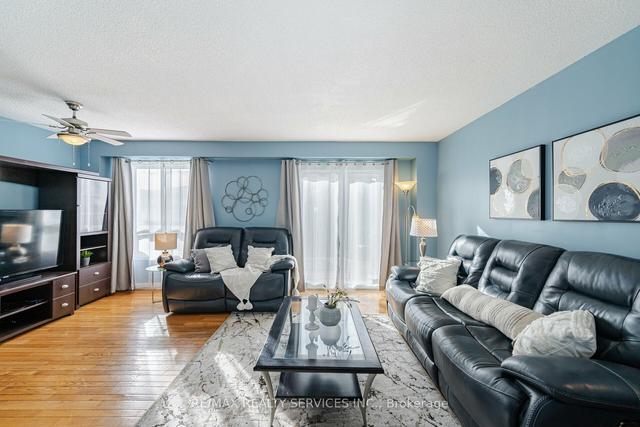 43 Newbridge Cres, House detached with 3 bedrooms, 2 bathrooms and 5 parking in Brampton ON | Image 3