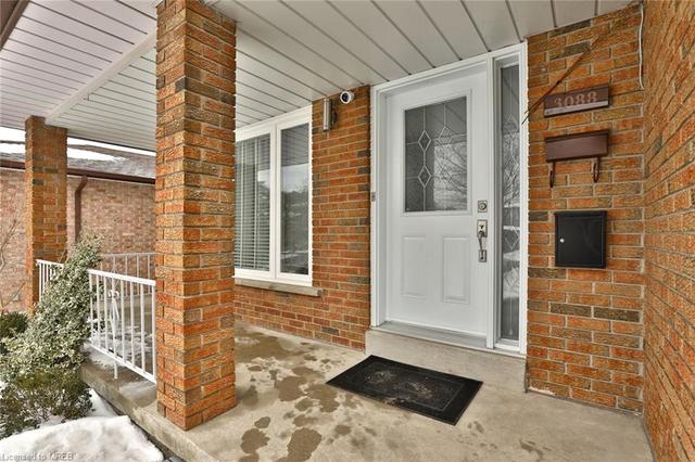 3088 Mccarthy Court, House detached with 4 bedrooms, 3 bathrooms and 3 parking in Mississauga ON | Image 3