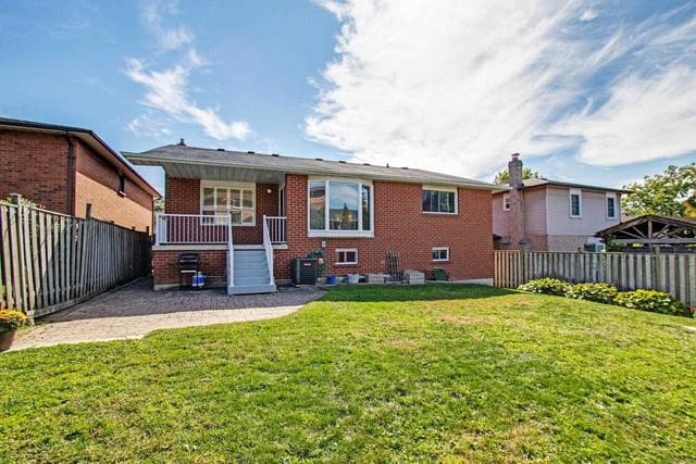 162 Amber Ave, House detached with 3 bedrooms, 3 bathrooms and 4 parking in Oshawa ON | Image 31