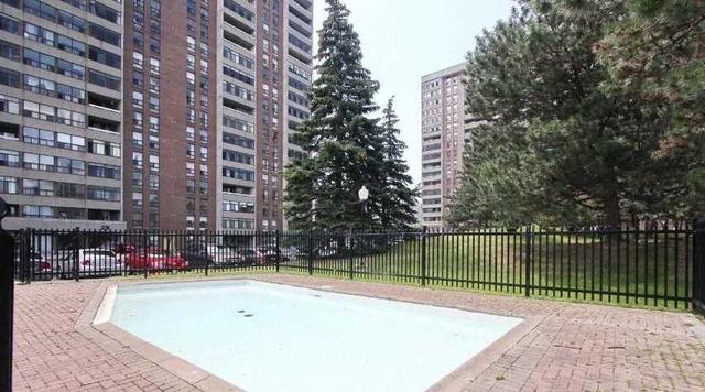 503 - 25 Kensington Rd, Condo with 2 bedrooms, 1 bathrooms and 1 parking in Brampton ON | Image 15