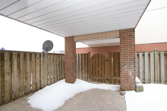 120 Nonquon Rd, Townhouse with 3 bedrooms, 1 bathrooms and 1 parking in Oshawa ON | Image 19
