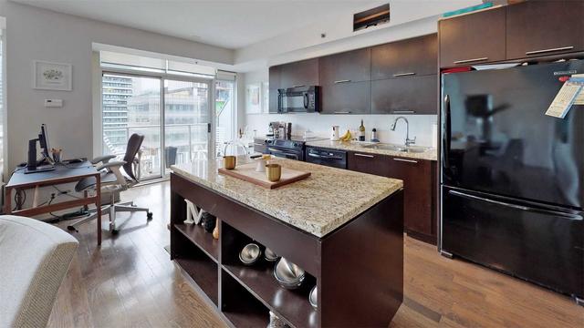 lph25 - 21 Nelson St, Condo with 1 bedrooms, 2 bathrooms and 2 parking in Toronto ON | Image 9