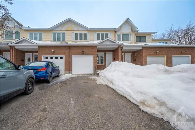 6 Streamwood Lane, Townhouse with 4 bedrooms, 3 bathrooms and 2 parking in Ottawa ON | Image 2