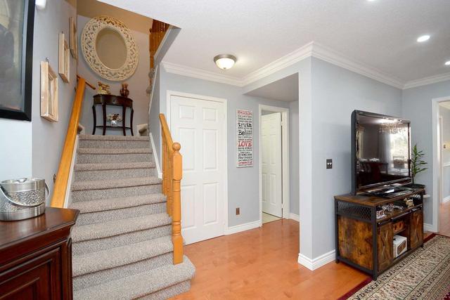 36 Lancewood Cres, Townhouse with 3 bedrooms, 3 bathrooms and 2 parking in Brampton ON | Image 10