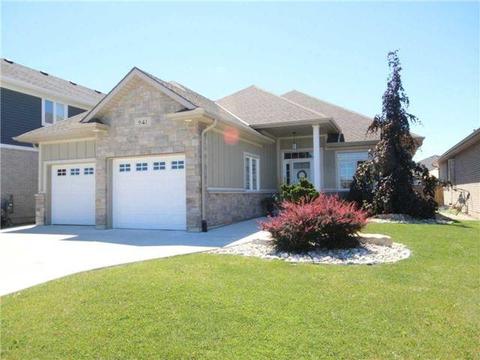 941 Riopelle Dr, House detached with 3 bedrooms, 3 bathrooms and 2 parking in Sarnia ON | Card Image